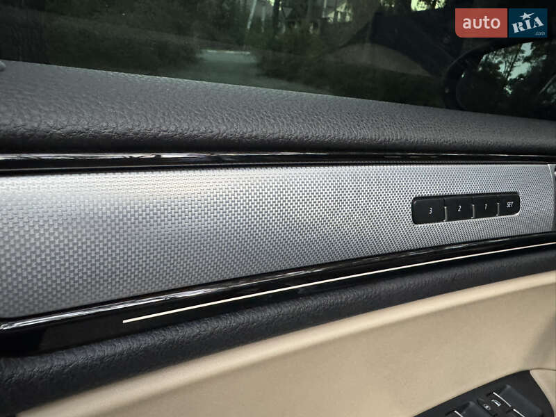 Позашляховик / Кросовер Volkswagen Touareg 2017 в Києві