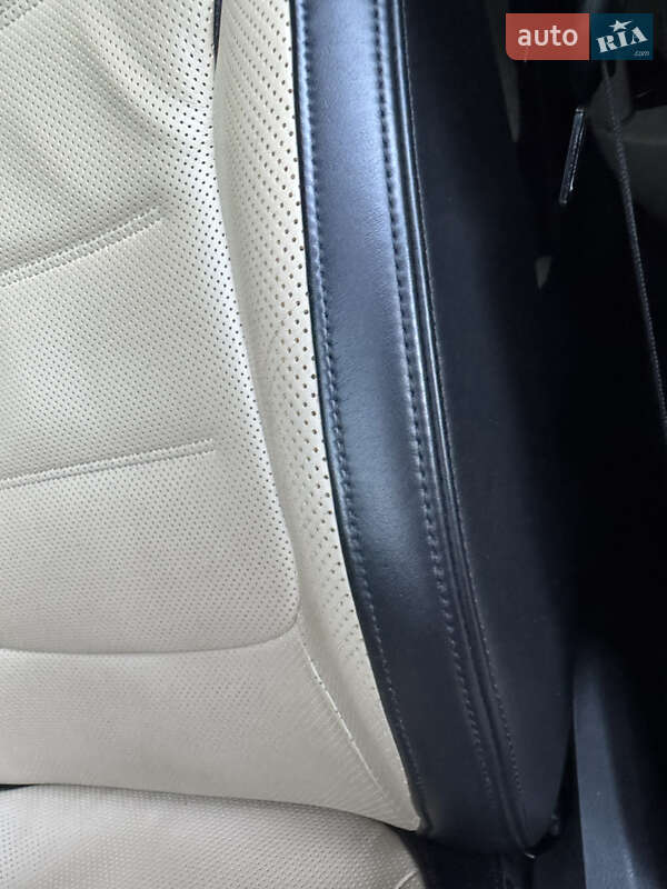 Позашляховик / Кросовер Volkswagen Touareg 2017 в Києві