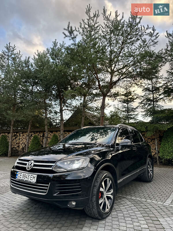 Внедорожник / Кроссовер Volkswagen Touareg 2011 в Черновцах