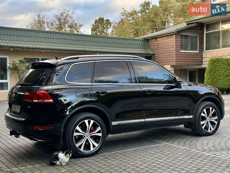 Внедорожник / Кроссовер Volkswagen Touareg 2011 в Черновцах