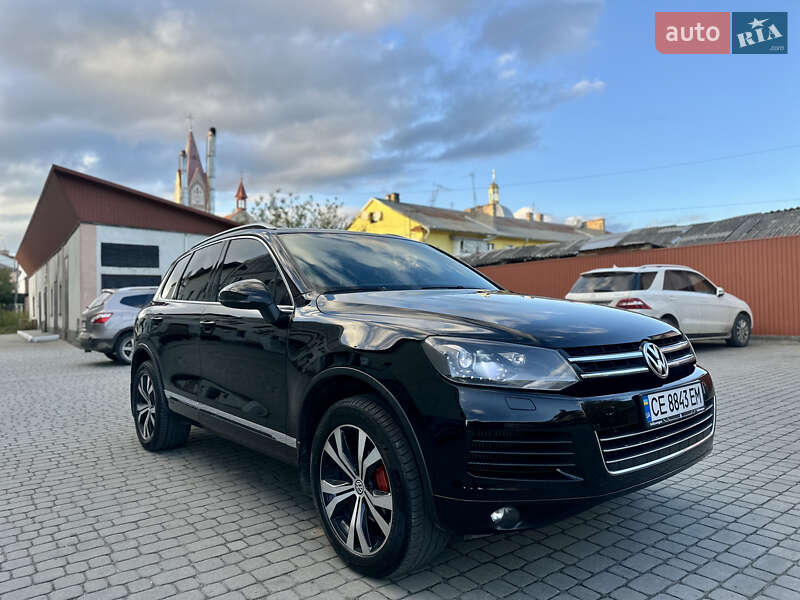 Внедорожник / Кроссовер Volkswagen Touareg 2011 в Черновцах