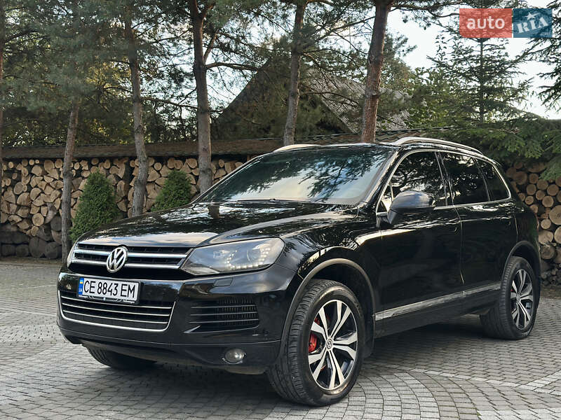 Внедорожник / Кроссовер Volkswagen Touareg 2011 в Черновцах