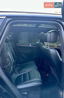 Внедорожник / Кроссовер Volkswagen Touareg 2011 в 