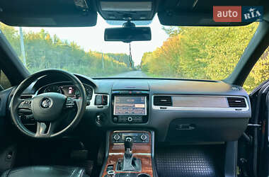 Внедорожник / Кроссовер Volkswagen Touareg 2011 в 