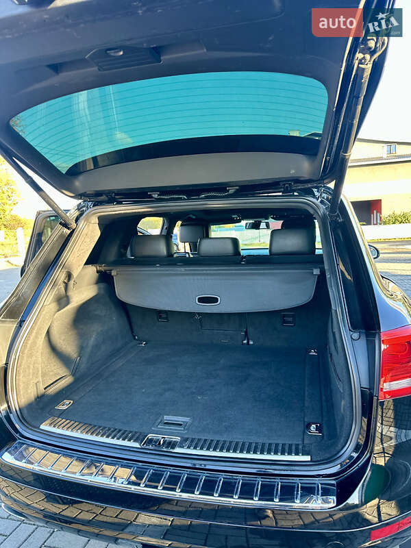 Внедорожник / Кроссовер Volkswagen Touareg 2011 в Черновцах
