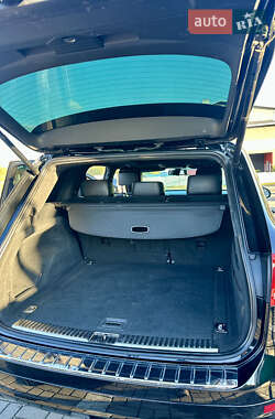 Внедорожник / Кроссовер Volkswagen Touareg 2011 в 