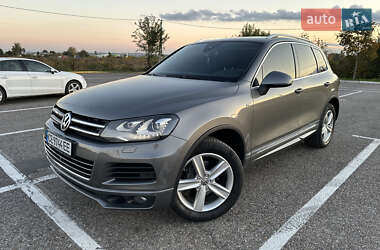 Позашляховик / Кросовер Volkswagen Touareg 2014 в Чернівцях