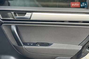Внедорожник / Кроссовер Volkswagen Touareg 2013 в 