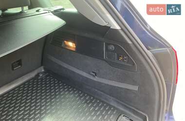 Внедорожник / Кроссовер Volkswagen Touareg 2013 в 