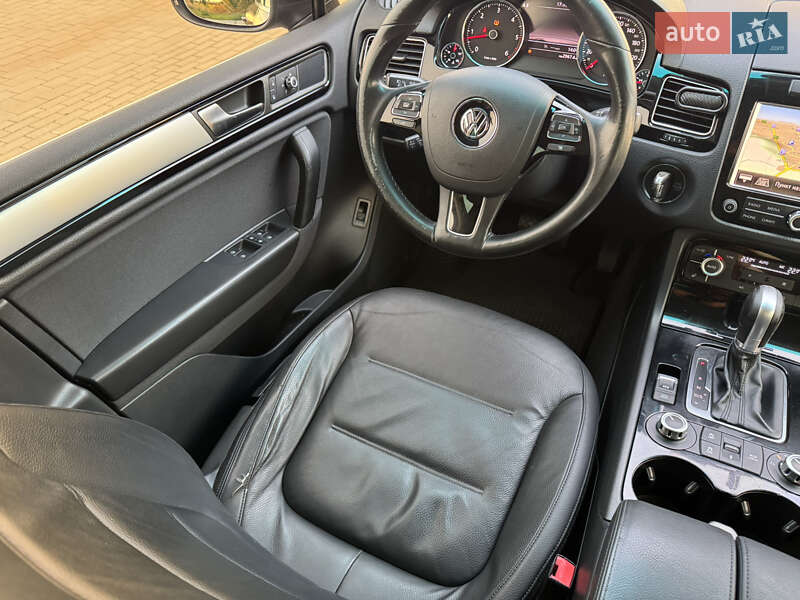 Внедорожник / Кроссовер Volkswagen Touareg 2014 в Мукачево