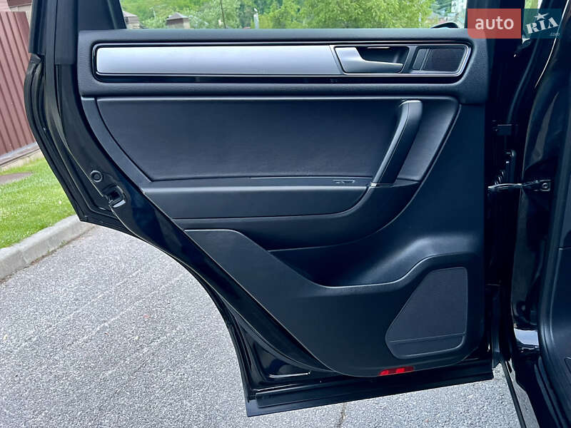 Позашляховик / Кросовер Volkswagen Touareg 2015 в Києві фото 32 Позашляховик / Кросовер Volkswagen Touareg 2015 в Києві