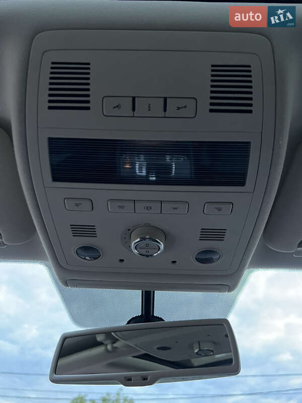 Позашляховик / Кросовер Volkswagen Touareg 2015 в Києві фото 42 Позашляховик / Кросовер Volkswagen Touareg 2015 в Києві