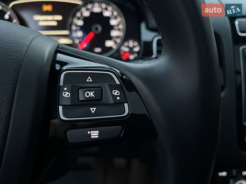 Позашляховик / Кросовер Volkswagen Touareg 2015 в Києві фото 48 Позашляховик / Кросовер Volkswagen Touareg 2015 в Києві