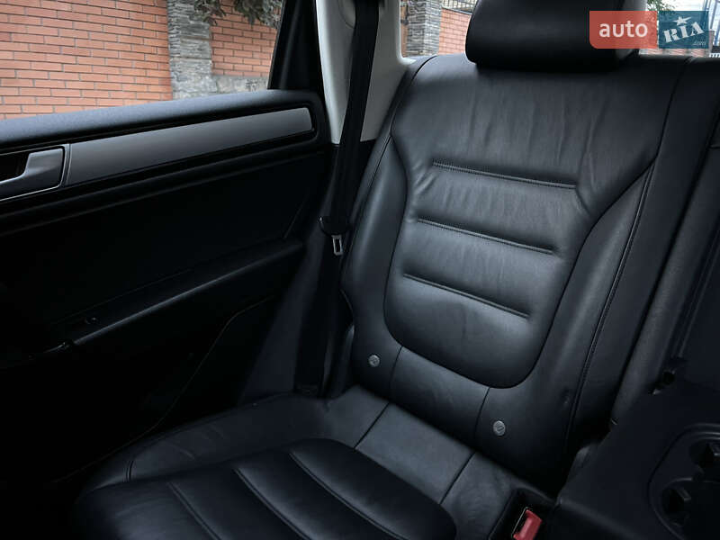 Позашляховик / Кросовер Volkswagen Touareg 2015 в Києві фото 58 Позашляховик / Кросовер Volkswagen Touareg 2015 в Києві