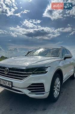 Позашляховик / Кросовер Volkswagen Touareg 2019 в Києві