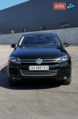 Внедорожник / Кроссовер Volkswagen Touareg 2012 в Киеве
