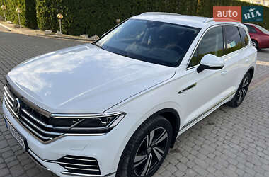 Внедорожник / Кроссовер Volkswagen Touareg 2019 в 