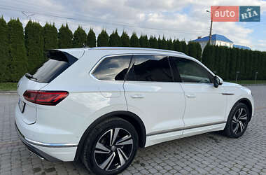 Внедорожник / Кроссовер Volkswagen Touareg 2019 в 