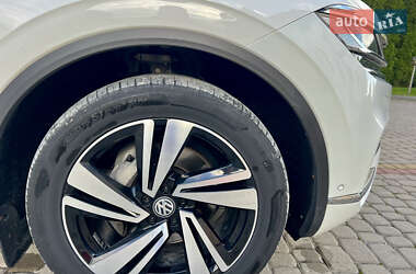 Внедорожник / Кроссовер Volkswagen Touareg 2019 в 