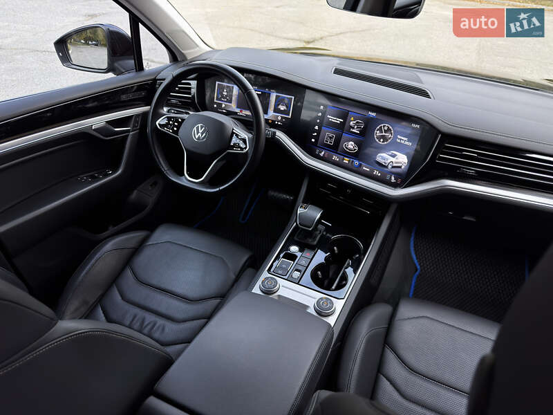 Внедорожник / Кроссовер Volkswagen Touareg 2021 в Днепре