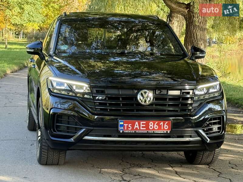 Позашляховик / Кросовер Volkswagen Touareg 2020 в Рівному