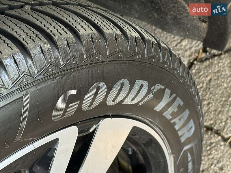 Позашляховик / Кросовер Volkswagen Touareg 2020 в Рівному