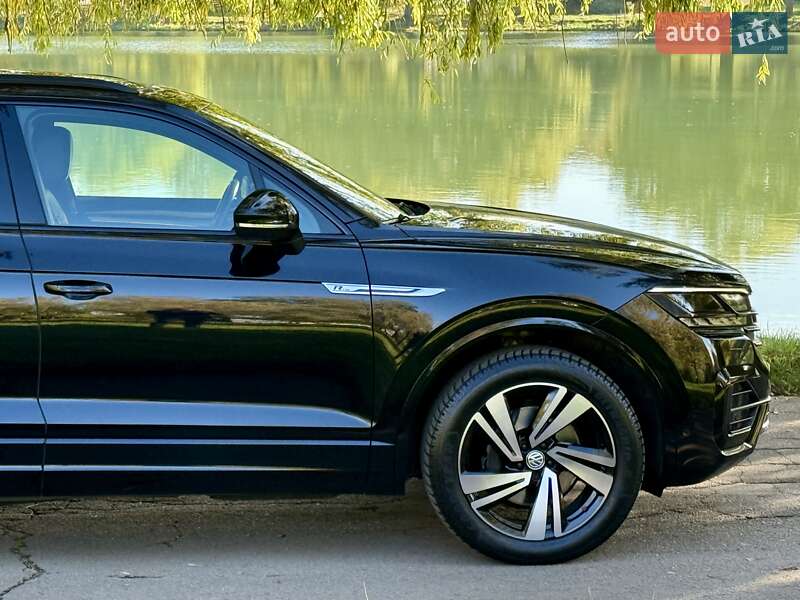 Позашляховик / Кросовер Volkswagen Touareg 2020 в Рівному