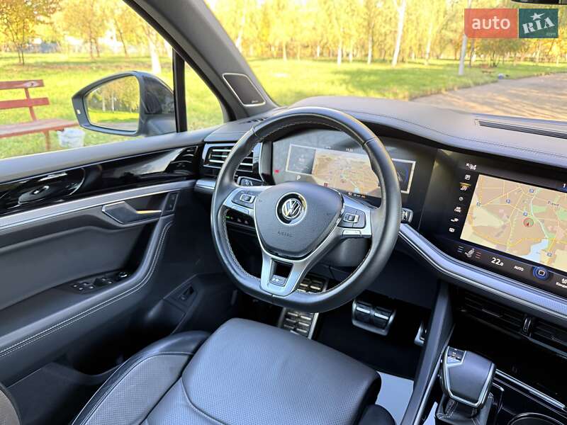 Позашляховик / Кросовер Volkswagen Touareg 2020 в Рівному
