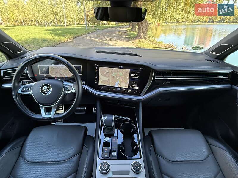 Позашляховик / Кросовер Volkswagen Touareg 2020 в Рівному