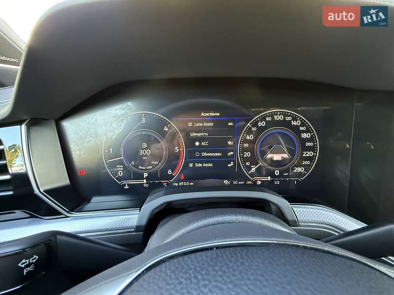 Позашляховик / Кросовер Volkswagen Touareg 2020 в Рівному