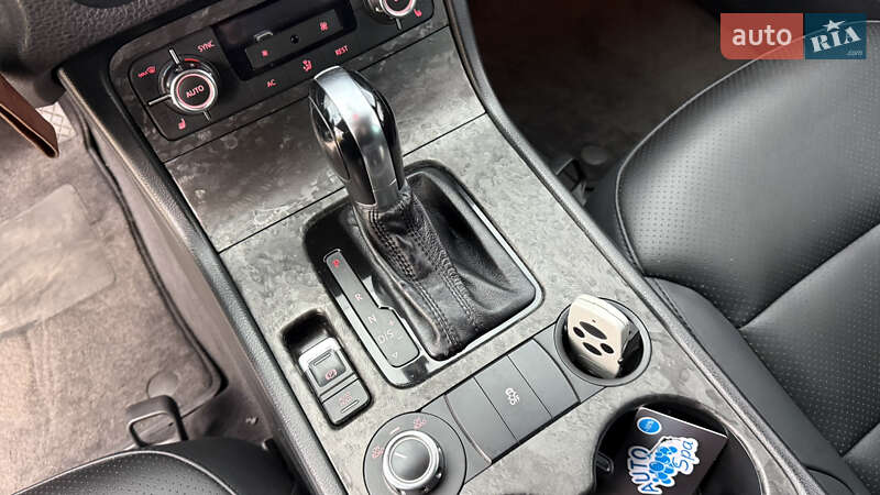 Внедорожник / Кроссовер Volkswagen Touareg 2012 в Звенигородке