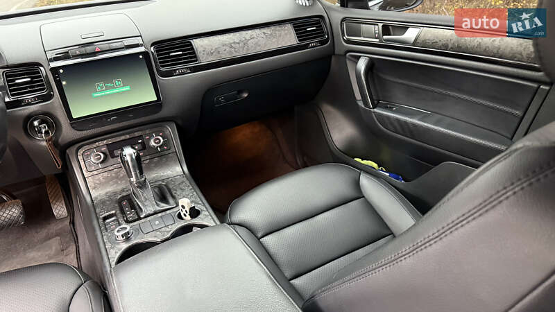 Внедорожник / Кроссовер Volkswagen Touareg 2012 в Звенигородке