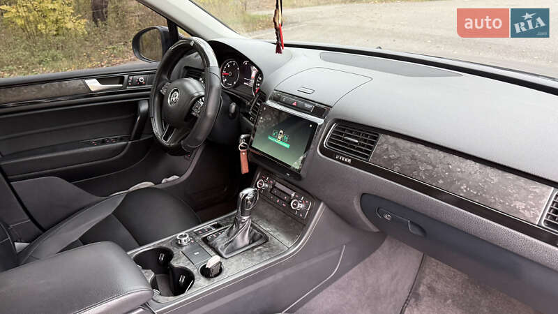 Внедорожник / Кроссовер Volkswagen Touareg 2012 в Звенигородке