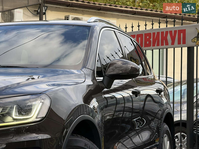 Внедорожник / Кроссовер Volkswagen Touareg 2016 в Николаеве