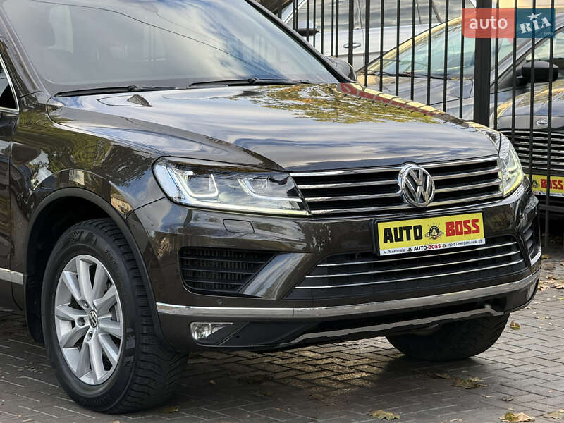 Внедорожник / Кроссовер Volkswagen Touareg 2016 в Николаеве