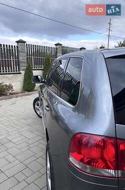 Внедорожник / Кроссовер Volkswagen Touareg 2004 в 