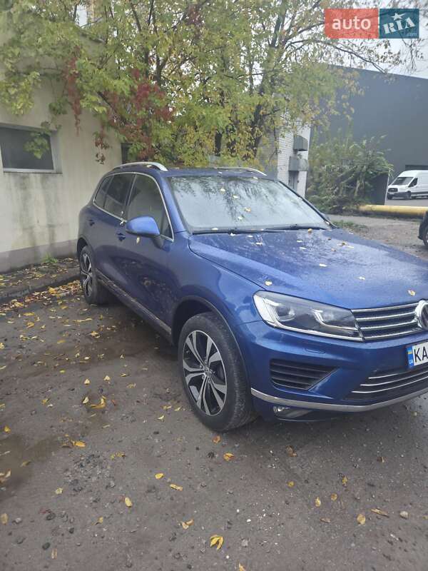Внедорожник / Кроссовер Volkswagen Touareg 2016 в Киеве
