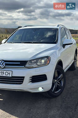 Внедорожник / Кроссовер Volkswagen Touareg 2013 в 