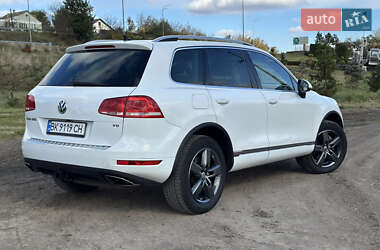 Внедорожник / Кроссовер Volkswagen Touareg 2013 в 