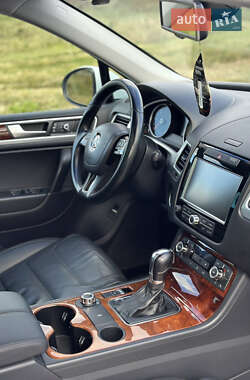 Внедорожник / Кроссовер Volkswagen Touareg 2013 в 