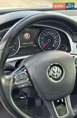 Внедорожник / Кроссовер Volkswagen Touareg 2013 в 