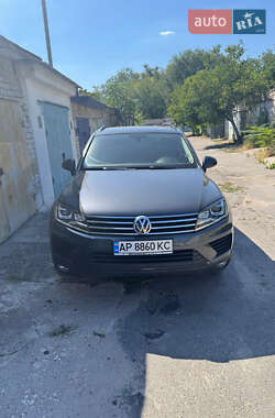 Внедорожник / Кроссовер Volkswagen Touareg 2015 в 