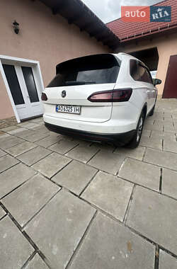 Внедорожник / Кроссовер Volkswagen Touareg 2019 в 
