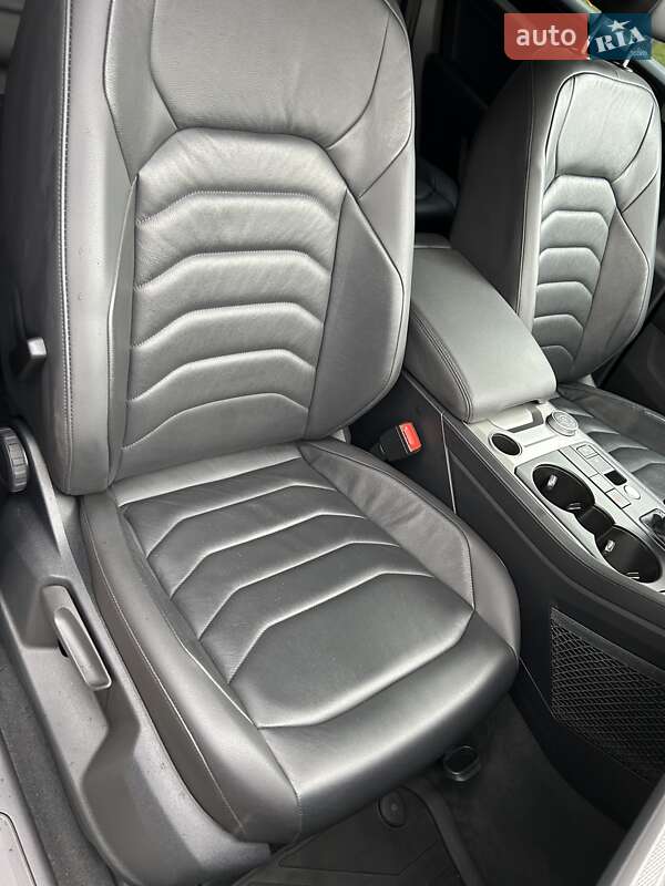 Позашляховик / Кросовер Volkswagen Touareg 2019 в Києві фото 30 Позашляховик / Кросовер Volkswagen Touareg 2019 в Києві