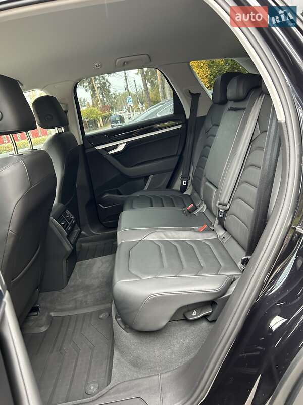 Позашляховик / Кросовер Volkswagen Touareg 2019 в Києві фото 35 Позашляховик / Кросовер Volkswagen Touareg 2019 в Києві