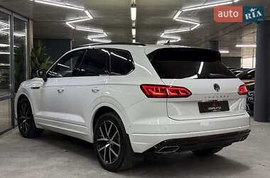 Внедорожник / Кроссовер Volkswagen Touareg 2019 в 