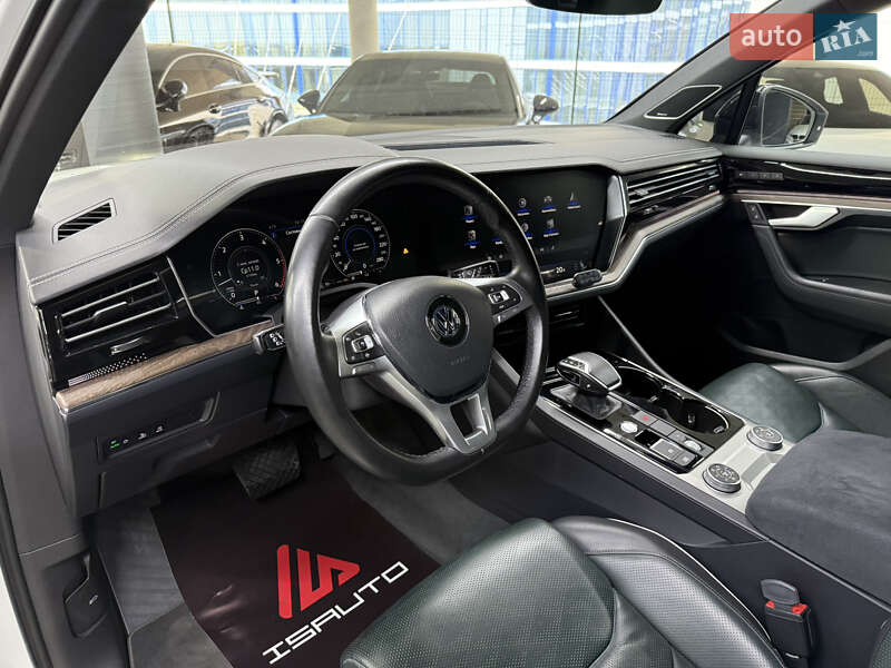 Позашляховик / Кросовер Volkswagen Touareg 2019 в Одесі