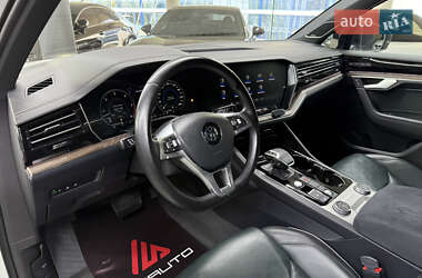 Внедорожник / Кроссовер Volkswagen Touareg 2019 в 