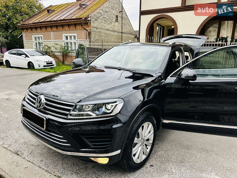 Внедорожник / Кроссовер Volkswagen Touareg 2015 в Грушево