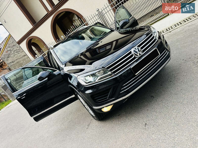 Внедорожник / Кроссовер Volkswagen Touareg 2015 в Грушево